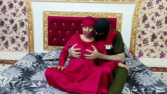 Redare MILF indiană busty devine dur și pasionat cu servitorul ei