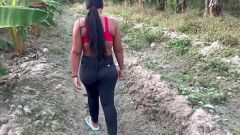 play Curvy Latina Teen يعاني من مواجهة غابات متشددين مع كوندو كوندو كوندوج الساخن