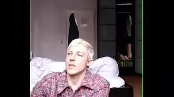 play Sissy jest zawsze głodna surowego kutasa