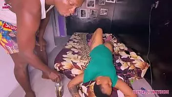 تشغيل لقد أيقظني بقضيبه الصعب الحلو