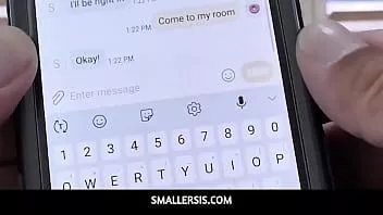 play Smallersis - elle a trouvé le doigt de son demi-frère dans sa chatte alors qu'elle était a.- diana grace