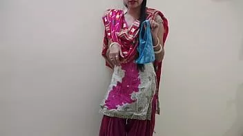 play Desi Stiefbruder und Stiefschwester, echter Sex, Didi streichelte den kleinen Schwanz und ließ sich dann in Hindi-Audio die Muschi lecken