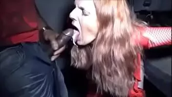 تشغيل زوجة عاهرة هواة مص و سخيف غريب بي بي سي خارج الحانة حيث التقيا