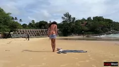 Jouer Hôtel HOCKUP: Teen Stranger me surprend avec une baise dure au bord de la piscine