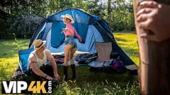 Jouer Le pick-up sale de l'adolescent tchèque mène à un Sexe extérieur intense du POV