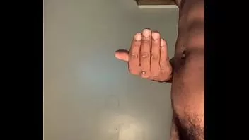 Riproduci Sexy ispanica nera si strofina il suo grosso cazzo!