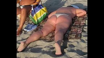 play Incroyable plage bbw candide (top shots)
