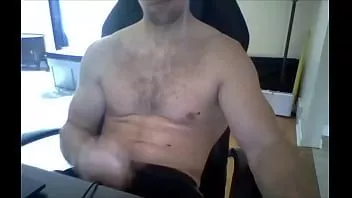 play 可爱的白爸爸抚摸他的硬鸡巴
