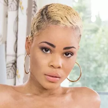 Pornstar Arie Faye